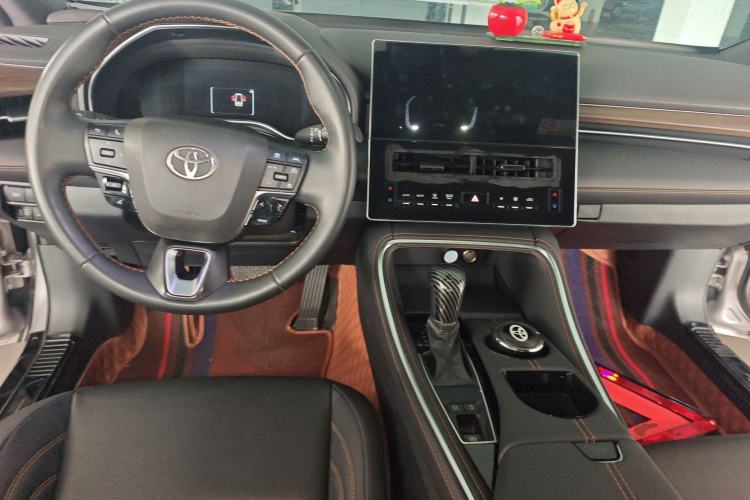 Used Toyota Avalon 2024 2.0L Premium Edition Center Console