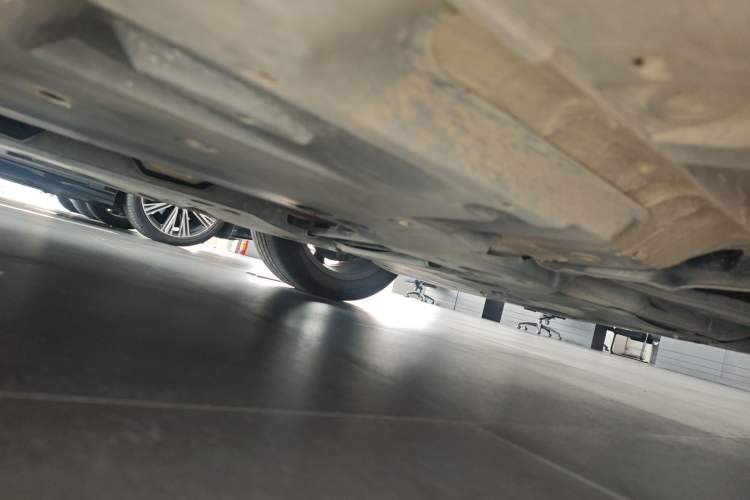 Used Toyota Avalon 2024 2.0L Premium Edition Chassis Front Right