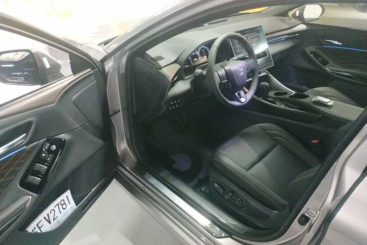 Used Toyota Avalon 2024 Dual-Engine 2.5L XLE Premium Edition Driver Seat