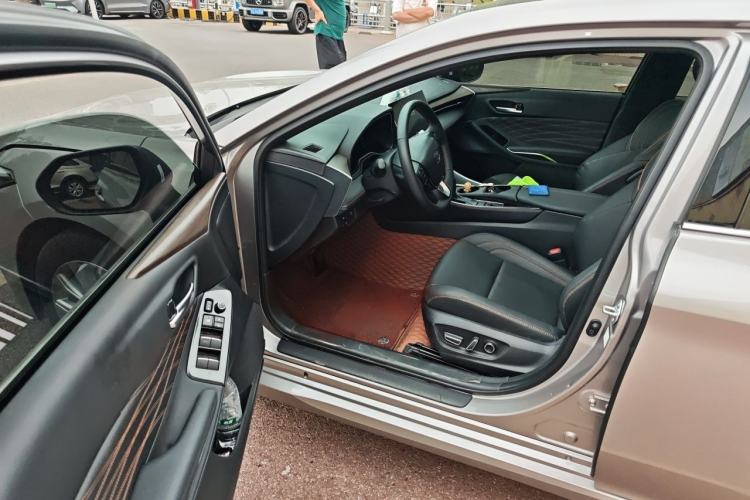 Used Toyota Avalon 2024 Dual-Motor 2.0L Premium Edition Driver Seat