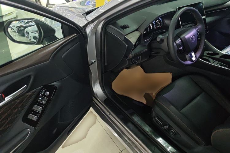 Used Toyota Avalon 2024 Dual-Motor 2.0L Luxury Edition Driver Seat