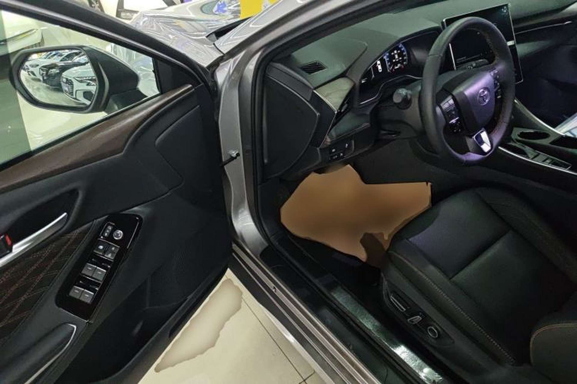 Used Toyota Avalon 2024 Dual-Motor 2.0L Luxury Edition Driver Seat