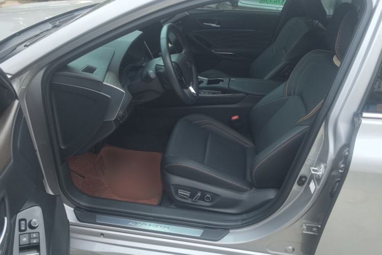 Used Toyota Avalon 2024 Dual-Engine 2.5L XLE Premium Edition Driver Seat