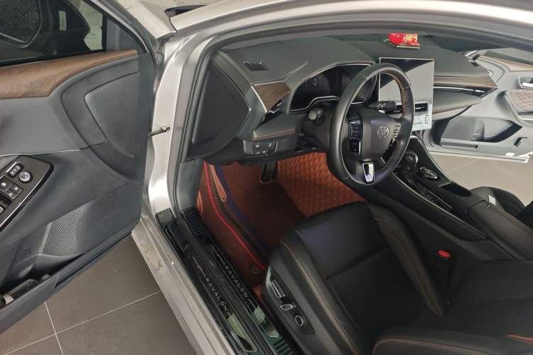 Used Toyota Avalon 2024 2.0L Premium Edition Driver Seat