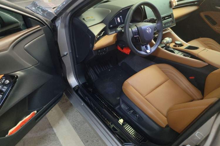 Used Toyota Avalon 2024 Dual-Motor 2.0L Luxury Edition Driver Seat