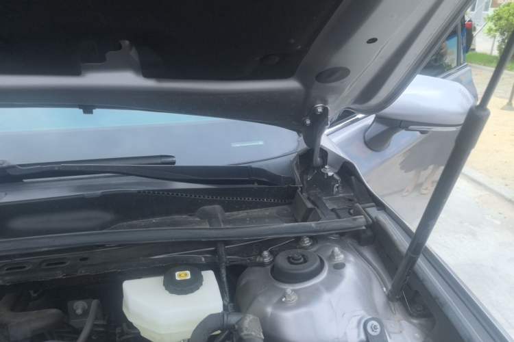Used Toyota Avalon 2024 Dual-Engine 2.5L XLE Premium Edition Engine Bay Left