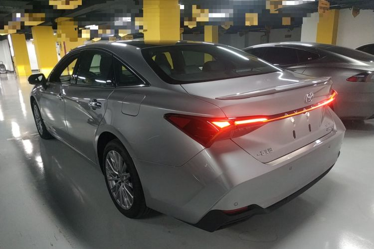 Used Toyota Avalon 2024 Dual-Engine 2.5L XLE Premium Edition Exterior 2