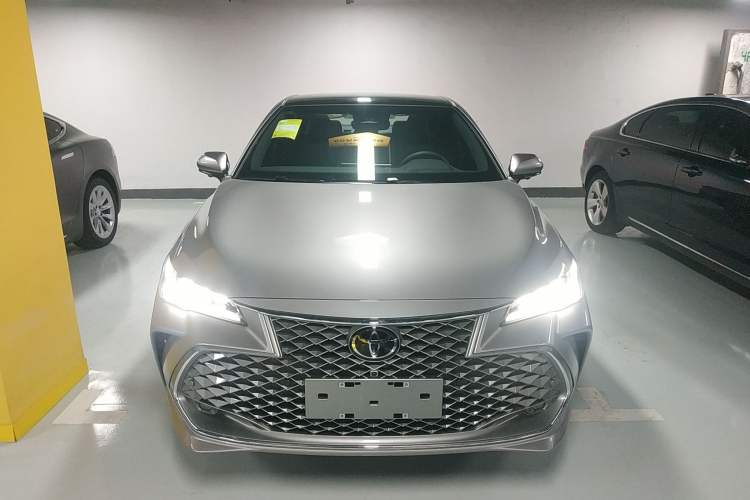 Used Toyota Avalon 2024 Dual-Engine 2.5L XLE Premium Edition Front