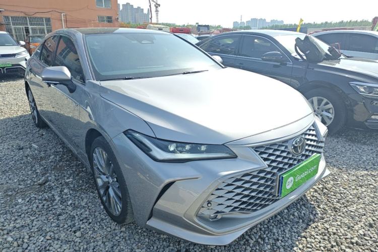 Used Toyota Avalon 2024 Dual-Engine 2.5L XLE Premium Edition Front Right 45 Deg