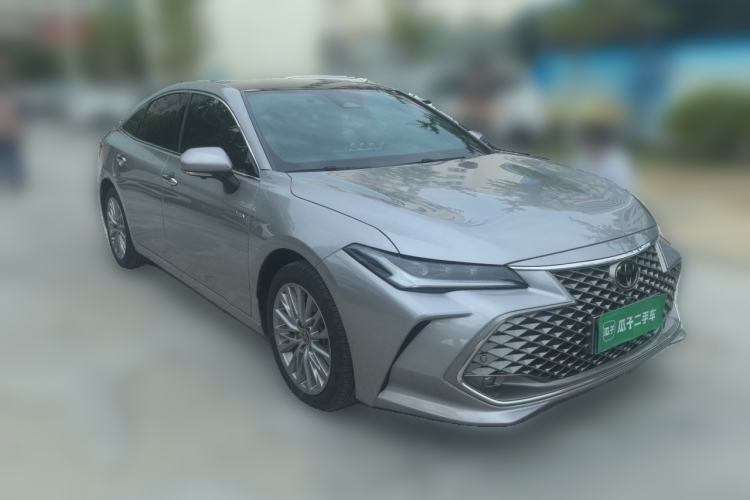 Used Toyota Avalon 2024 Dual-Engine 2.5L XLE Premium Edition Front Right 45 Deg