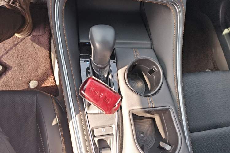 Used Toyota Avalon 2024 Dual-Engine 2.5L XLE Premium Edition Gear Lever