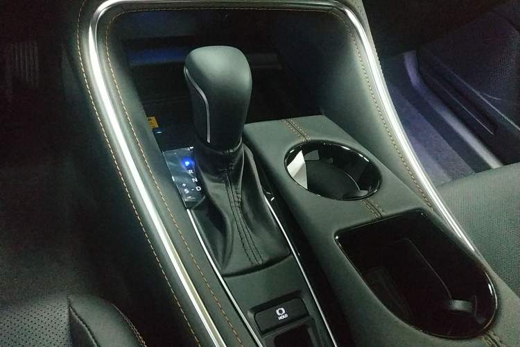 Used Toyota Avalon 2024 Dual-Engine 2.5L XLE Premium Edition Gear Lever