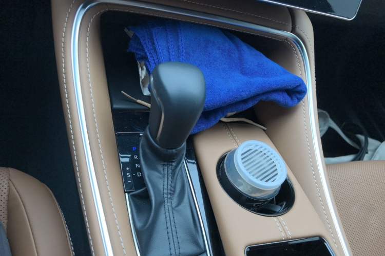 Used Toyota Avalon 2024 Dual-Motor 2.0L Luxury Edition Gear Lever