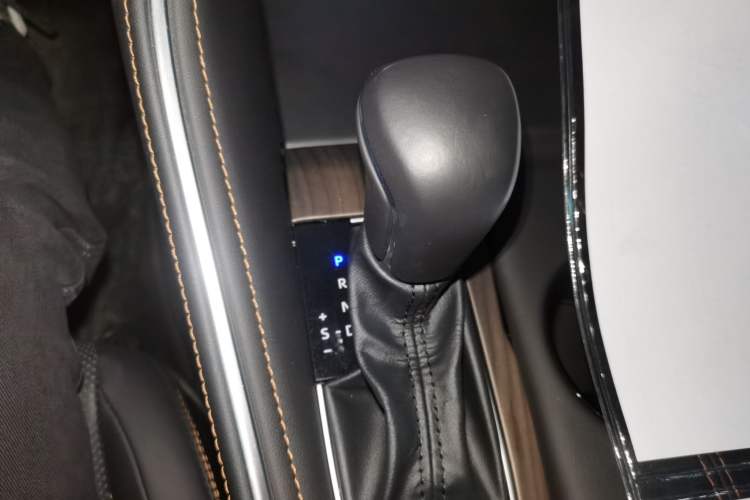 Used Toyota Avalon 2024 Dual-Motor 2.0L Luxury Edition Gear Lever