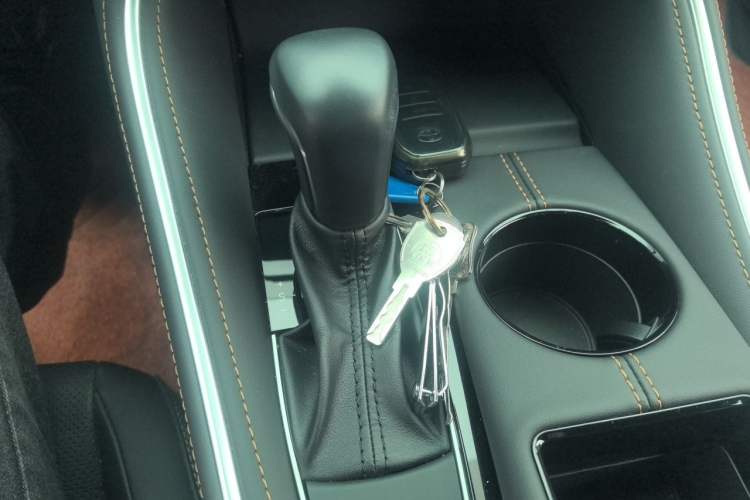 Used Toyota Avalon 2024 Dual-Engine 2.5L XLE Premium Edition Gear Lever