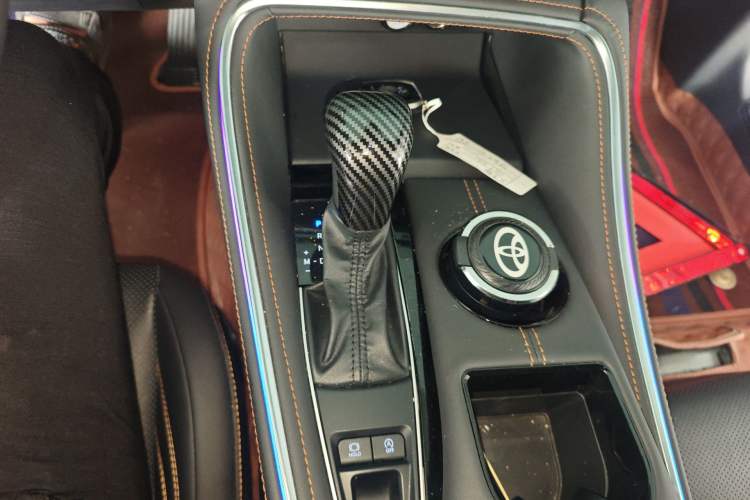 Used Toyota Avalon 2024 2.0L Premium Edition Gear Lever