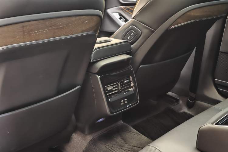 Used Toyota Avalon 2024 Dual-Motor 2.0L Luxury Edition Interior 13