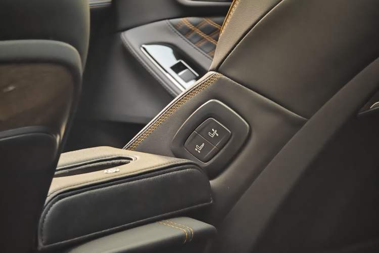 Used Toyota Avalon 2024 Dual-Motor 2.0L Luxury Edition Interior 14