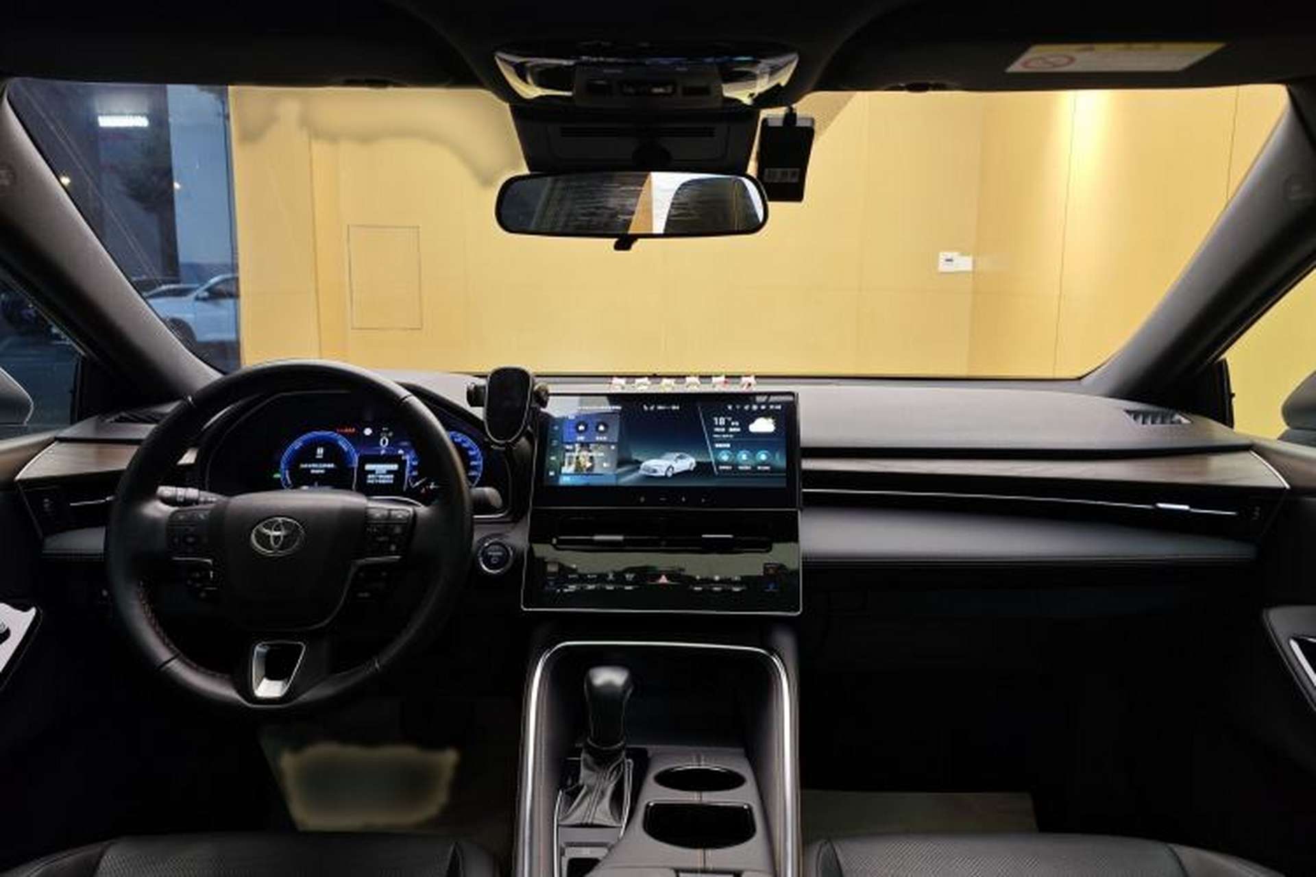 Used Toyota Avalon 2024 Dual-Motor 2.0L Luxury Edition Interior 8