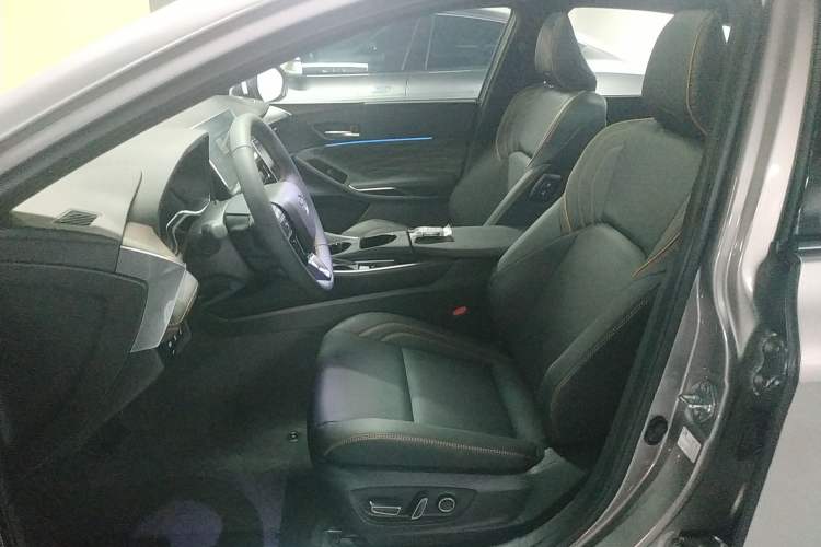 Used Toyota Avalon 2024 Dual-Engine 2.5L XLE Premium Edition Left Front Seat