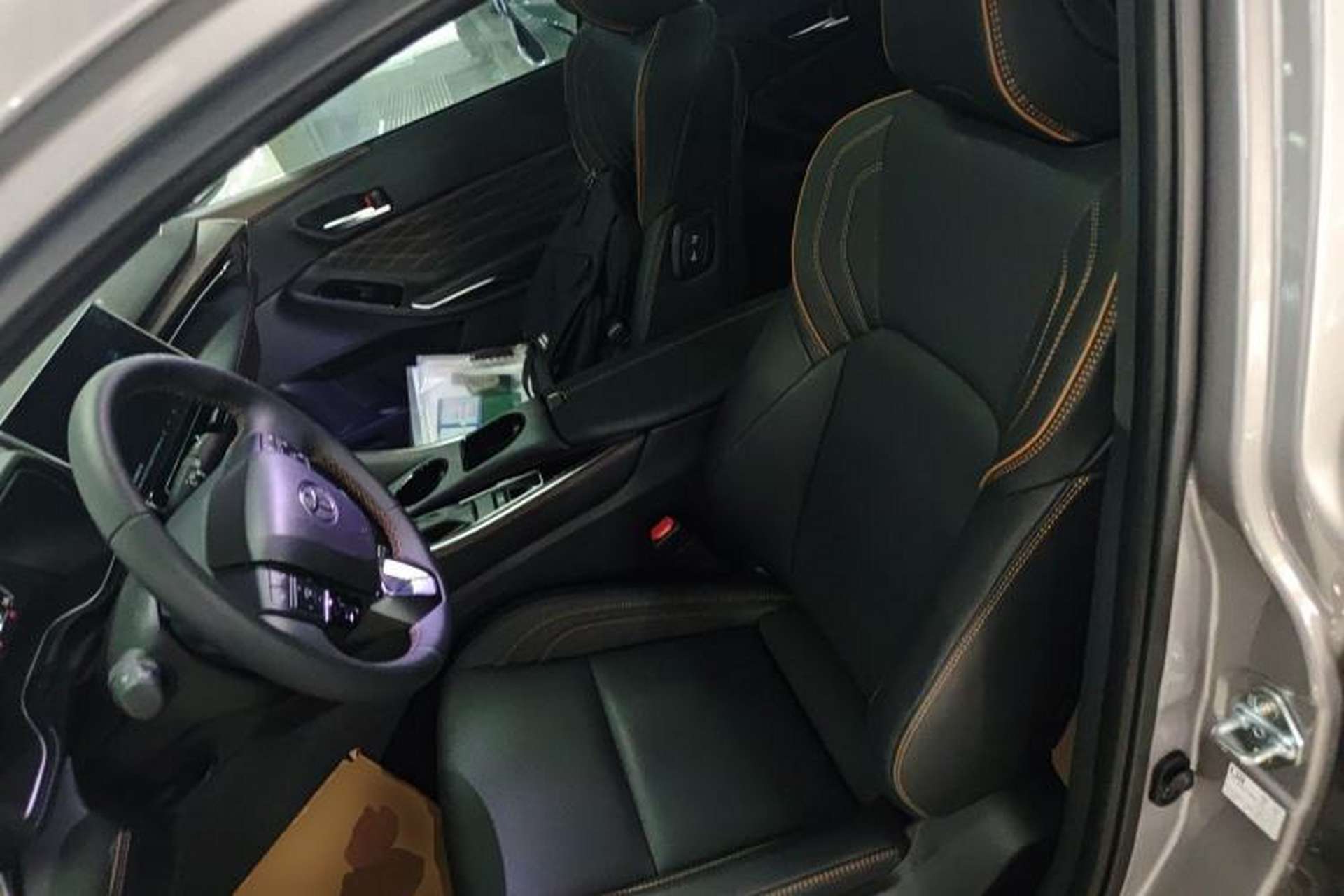 Used Toyota Avalon 2024 Dual-Motor 2.0L Luxury Edition Left Front Seat