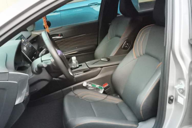 Used Toyota Avalon 2024 Dual-Engine 2.5L XLE Premium Edition Left Front Seat