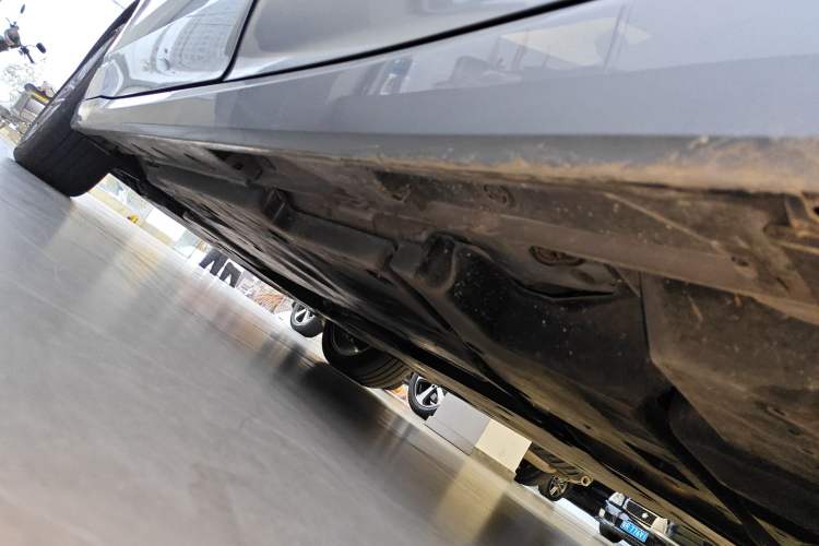 Used Toyota Avalon 2024 Dual-Motor 2.0L Luxury Edition Left Side Sill