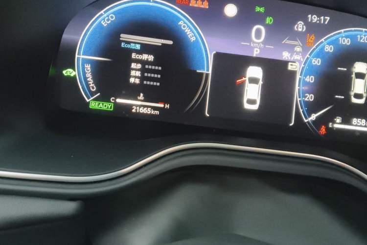 Used Toyota Avalon 2024 Dual-Engine 2.5L XLE Premium Edition Odometer Close Up