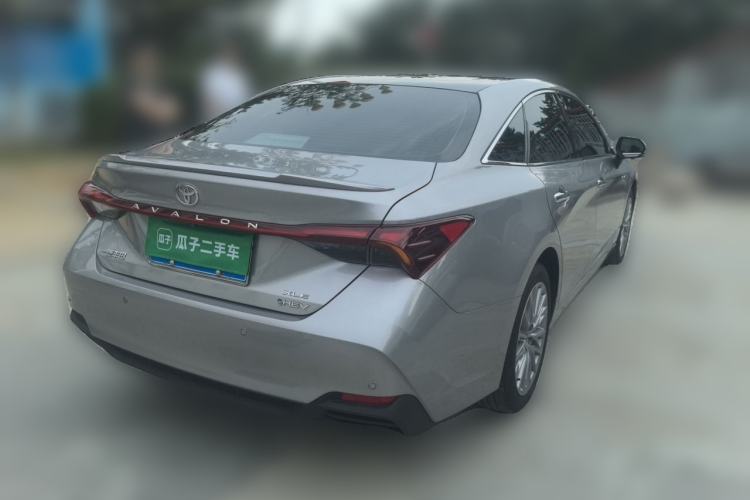 Used Toyota Avalon 2024 Dual-Engine 2.5L XLE Premium Edition Rear Right 45 Deg
