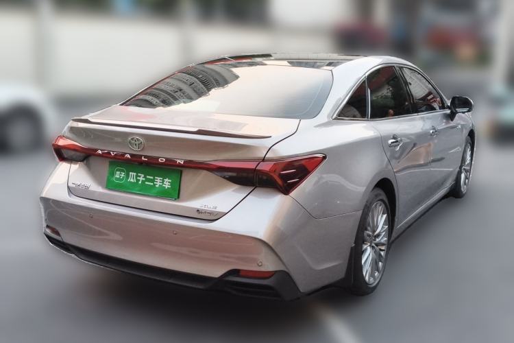 Used Toyota Avalon 2024 Dual-Engine 2.5L XLE Premium Edition Rear Right 45 Deg