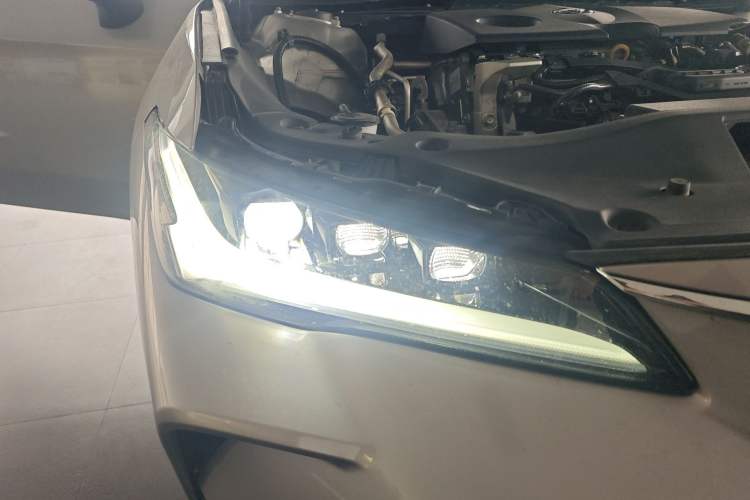 Used Toyota Avalon 2024 2.0L Premium Edition Right Front Headlight