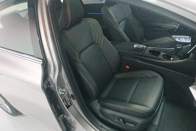 Used Toyota Avalon 2024 Dual-Engine 2.5L XLE Premium Edition Right Front Seat