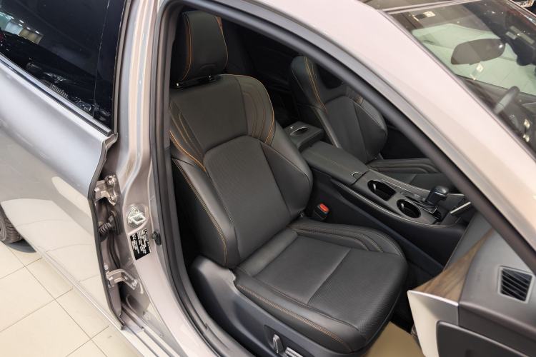 Used Toyota Avalon 2024 Dual-Motor 2.0L Luxury Edition Right Front Seat