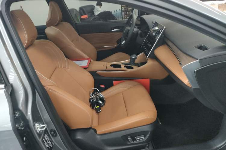 Used Toyota Avalon 2024 Dual-Motor 2.0L Luxury Edition Right Front Seat