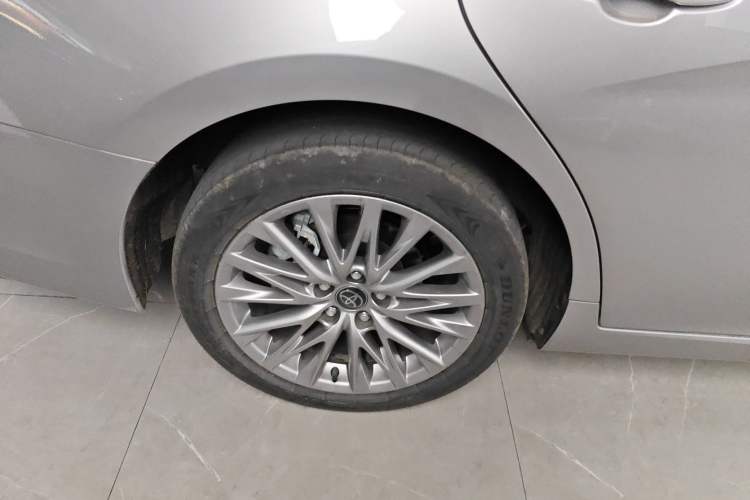 Used Toyota Avalon 2024 Dual-Motor 2.0L Luxury Edition Right Rear Wheel Hub