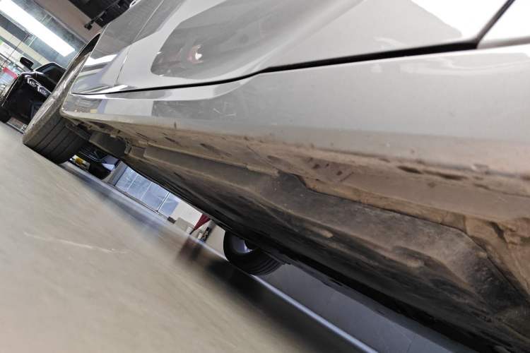 Used Toyota Avalon 2024 Dual-Motor 2.0L Luxury Edition Right Side Sill