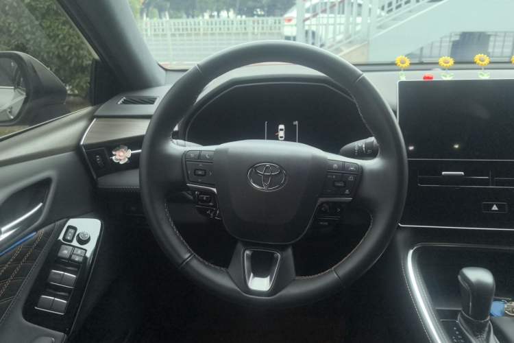 Used Toyota Avalon 2024 Dual-Engine 2.5L XLE Premium Edition Steering Wheel