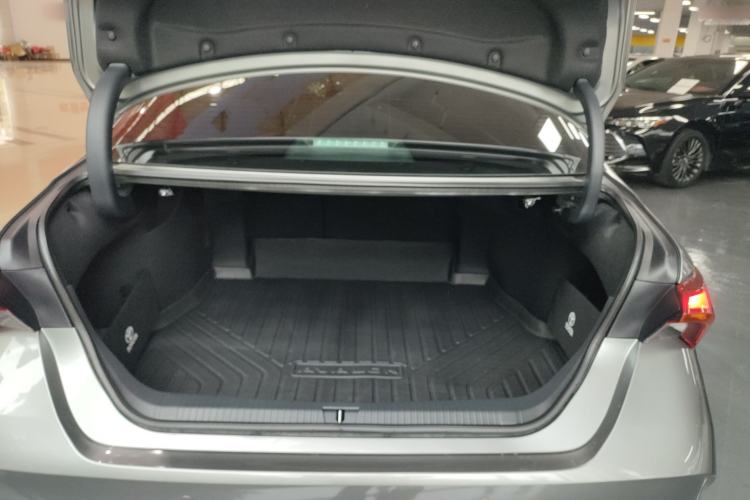 Used Toyota Avalon 2024 Dual-Motor 2.0L Luxury Edition Trunk