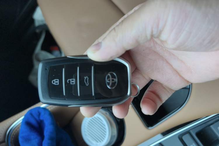 Used Toyota Avalon 2024 Dual-Motor 2.0L Luxury Edition Vehicle Key