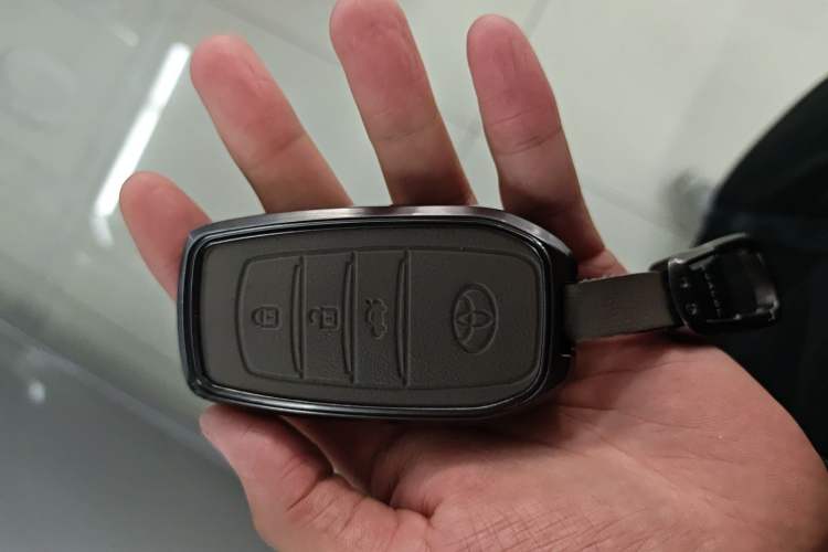 Used Toyota Avalon 2024 Dual-Motor 2.0L Luxury Edition Vehicle Key