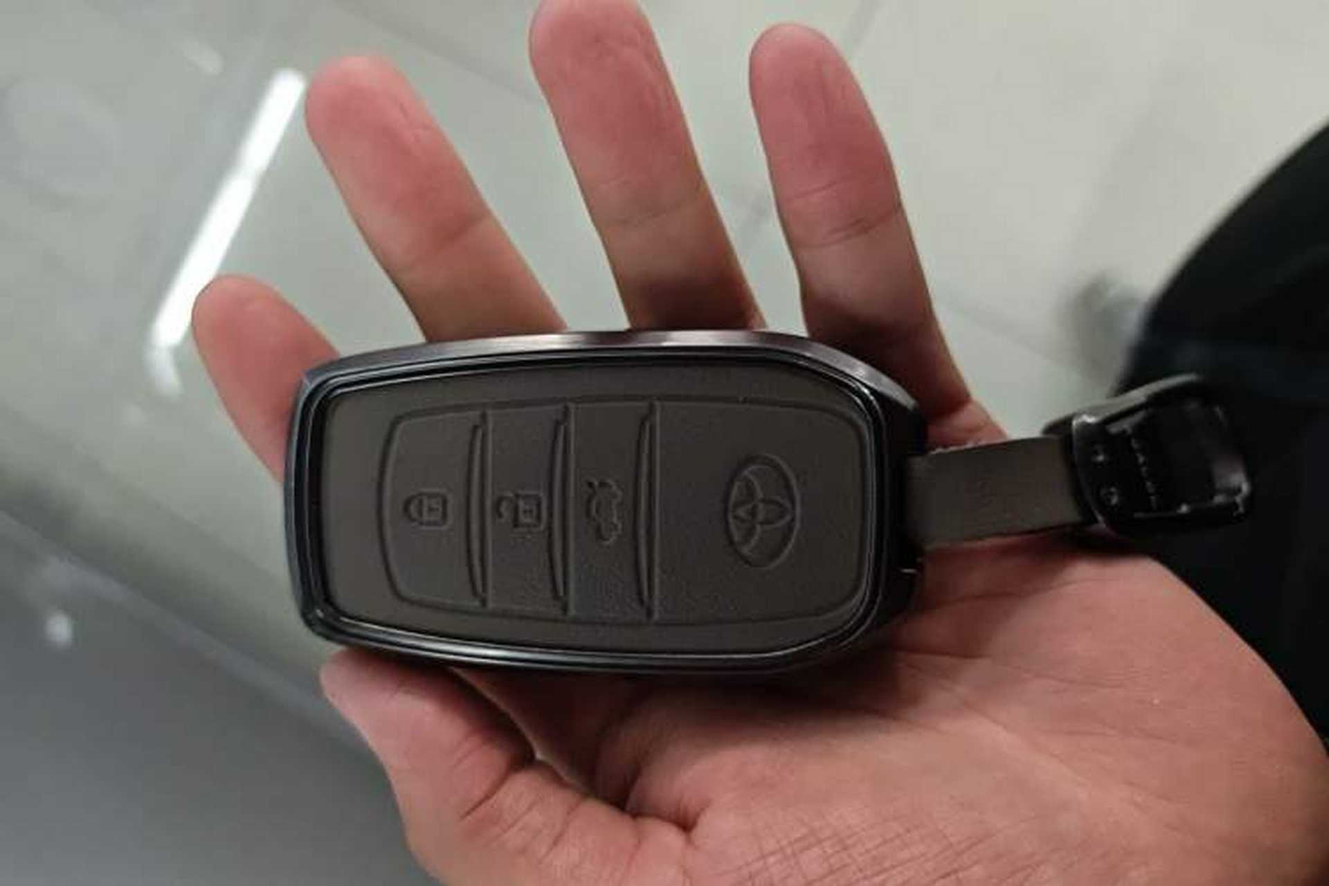 Used Toyota Avalon 2024 Dual-Motor 2.0L Luxury Edition Vehicle Key