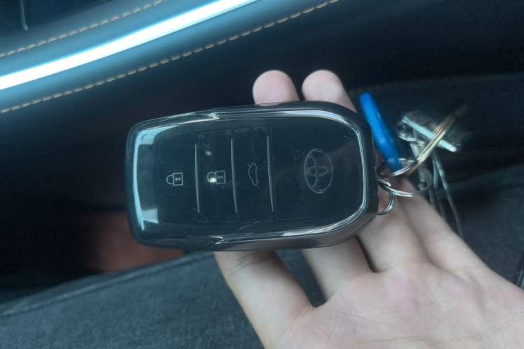 Used Toyota Avalon 2024 Dual-Engine 2.5L XLE Premium Edition Vehicle Key