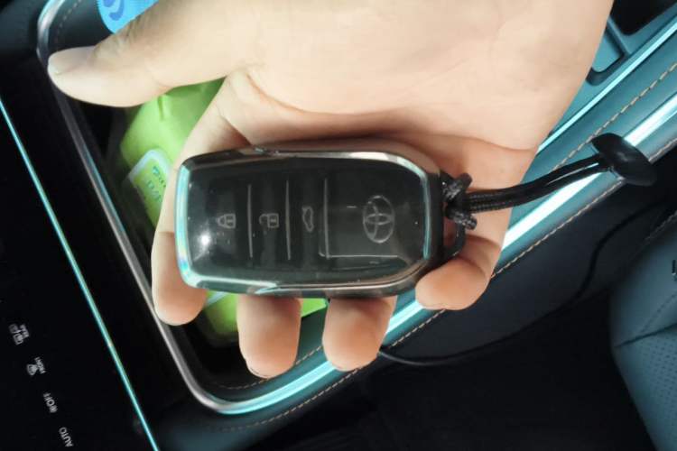 Used Toyota Avalon 2024 Dual-Engine 2.5L XLE Premium Edition Vehicle Key