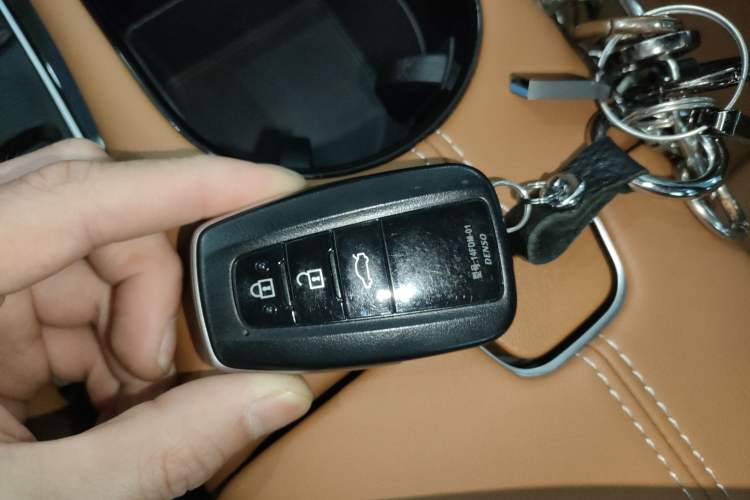 Used Toyota Avalon 2024 Dual-Motor 2.0L Luxury Edition Vehicle Key