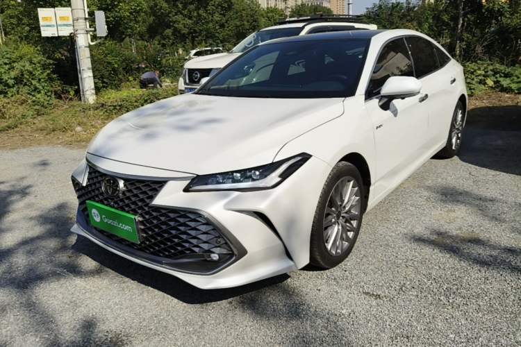 Toyota Avalon 2024 Dual-Engine 2.5L XLE Premium Edition
