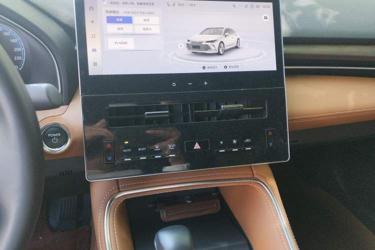 Used Toyota Avalon 2024 Dual-Motor 2.0L Luxury Edition Audio And AC Panel
