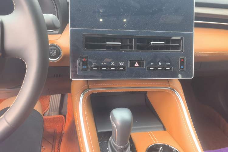 Used Toyota Avalon 2024 2.0L Luxury Edition Audio And AC Panel