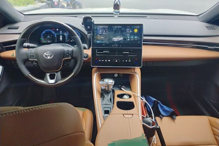 Used Toyota Avalon 2024 Dual-Motor 2.0L Premium Edition Center Console