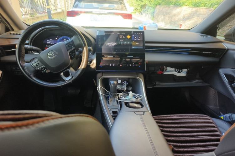 Used Toyota Avalon 2024 Dual-Engine 2.5L XLE Premium Edition Center Console