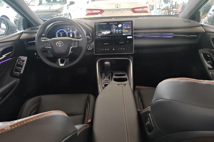 Used Toyota Avalon 2024 Dual-Engine 2.5L XLE Premium Edition Center Console